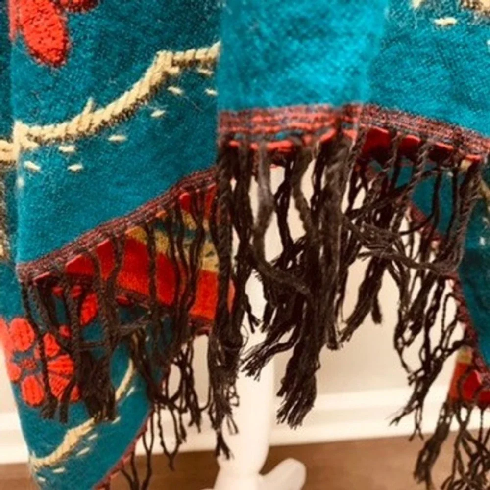 Womens Embroidered Shawl Wrap Poncho One Size Floral Reversible Fringe
